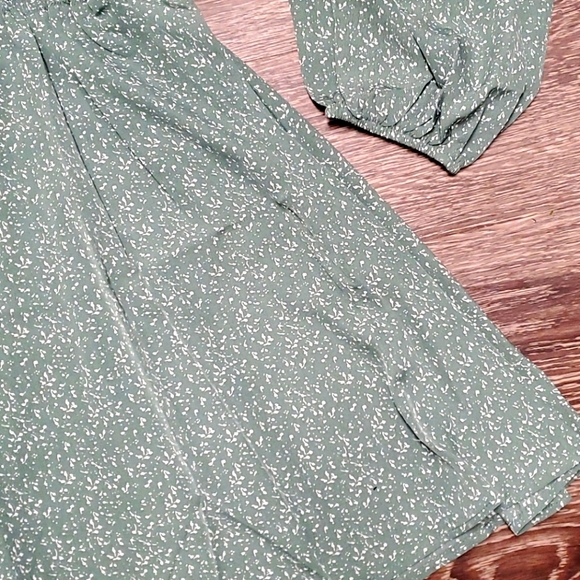 Ballon Sleeve Mini Green V-Neck Dress - Picture 5 of 6